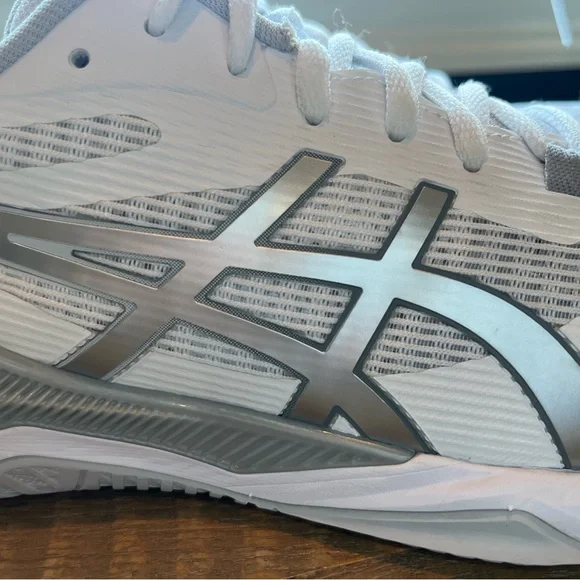 Asics White and Gray Athletic Shoes with Breathable Mesh - Picture 6 of 9